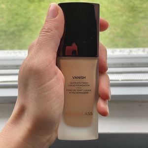 Hourglass Vanish Liquid Foundation